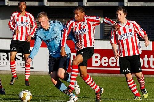  莱切青年军崭露头角，爆冷击败老牌劲旅队