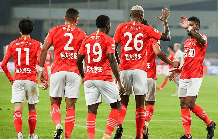  那不勒斯快速反击行云流水，瞬间穿透防线